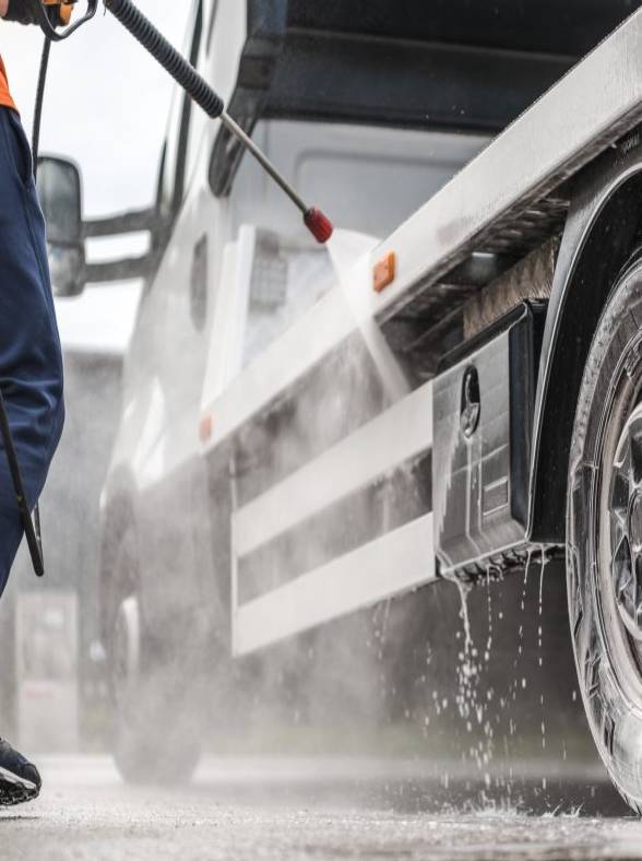 commercial-vehicle-pressure-washing